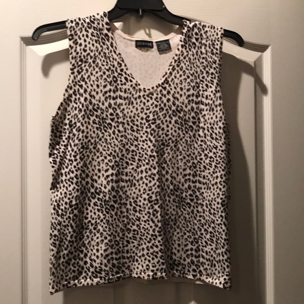 Women’s Sleeveless Sweater